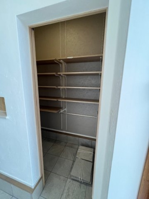 【収納】 | 星和台５丁目　新築戸建 | シューズクロークにはご家族分の靴が収納できます。