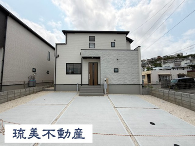 【外観】 | 沖縄市桃原（全2棟）ラスト1号棟 | 1号棟　並列駐車2台可♪
