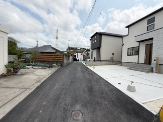【前面道路含む現地写真】 | 沖縄市桃原（全2棟）ラスト1号棟 | ※東側道路3.24m♪