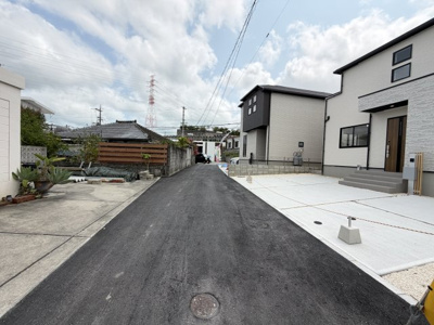 【前面道路含む現地写真】 | 沖縄市桃原（全2棟）ラスト1号棟 | ※東側道路3.24m♪