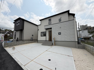 【外観】 | 沖縄市桃原（全2棟）ラスト1号棟 | 1号棟　並列駐車2台可♪
