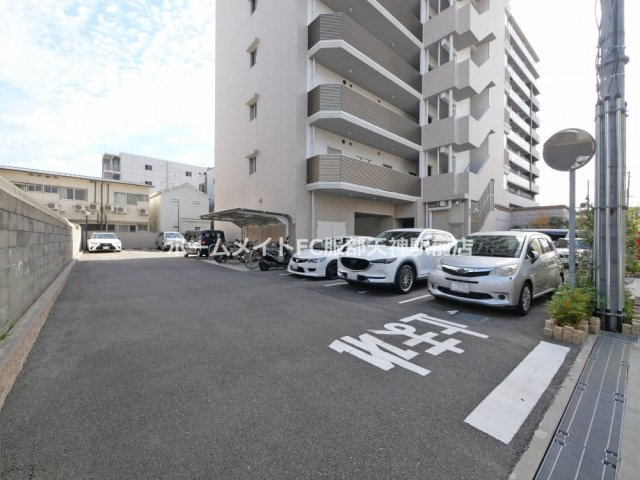 LaDouceur豊中南の駐車場