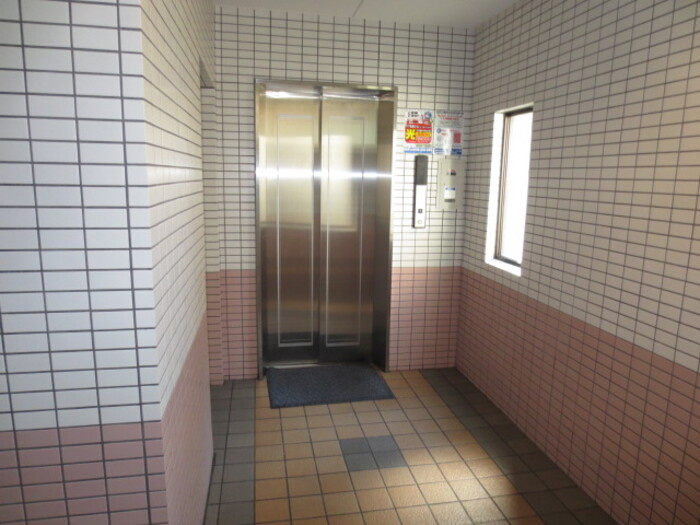 木下鉱産ビルⅡのエントランス
