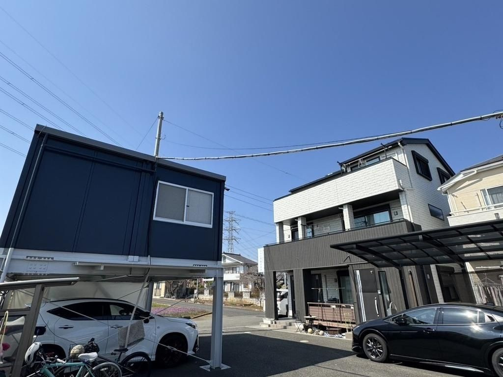 青梅市藤橋２丁目の中古一戸建の前面道路含む現地写真