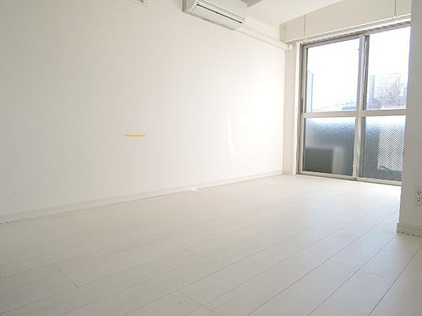 ライジングプレイス浅草五番館の居間・リビング