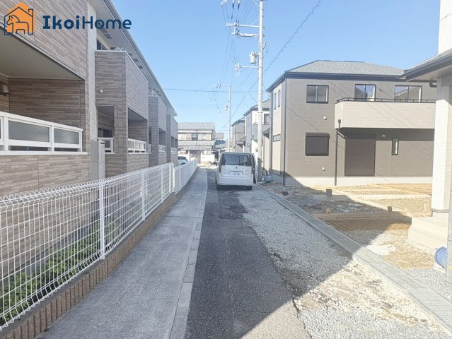 明石市魚住町西岡　全4棟D号棟　新築戸建の前面道路含む現地写真|【ホームページに現地動画掲載中】●年中無休：当日予約可●弊社は契約前に新築戸建の住宅診断が無料！