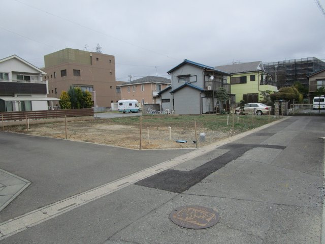 桶川市若宮　売地の前面道路含む現地写真
