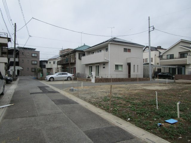 桶川市若宮　売地の前面道路含む現地写真