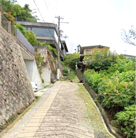 甲陽園西山町の前面道路含む現地写真