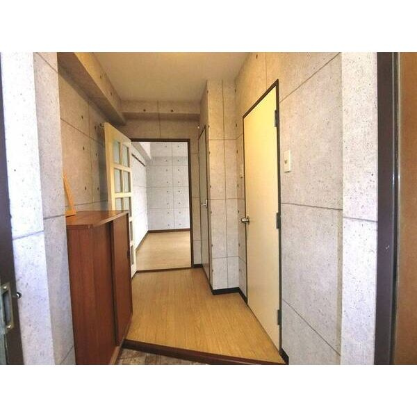 イトーピア新栄の玄関