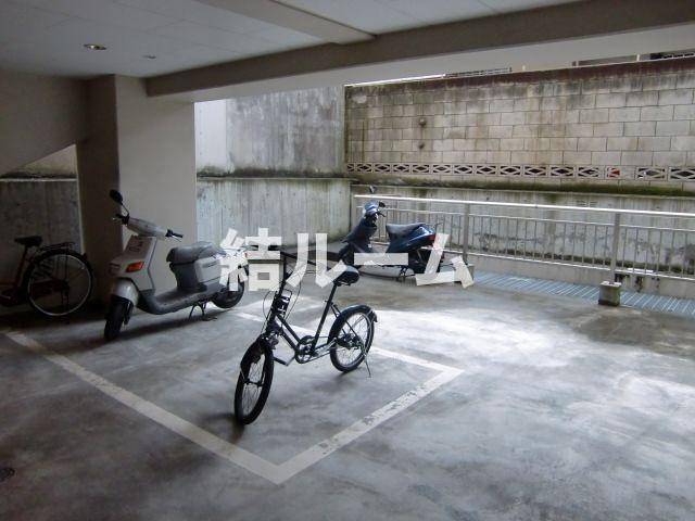 板橋区成増１丁目の賃貸マンションの駐車場