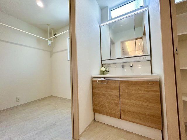 新築住宅　東鶉2丁目の独立洗面台