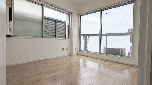 サテライト仁川の居間・リビング