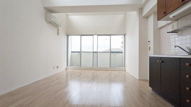 サテライト仁川の居間・リビング