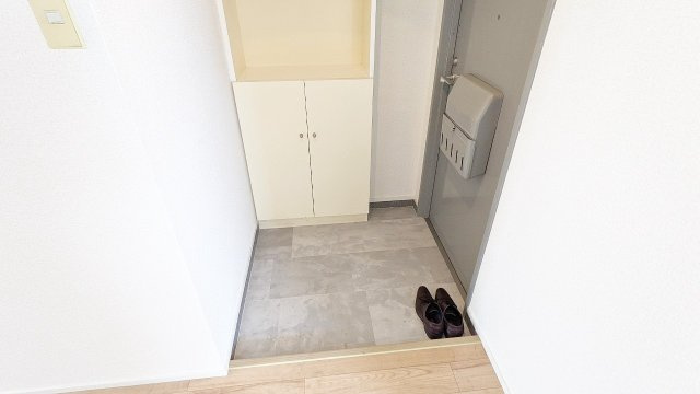 サテライト仁川の玄関