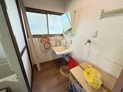 広島市東区牛田早稲田２丁目　中古一戸建ての独立洗面台