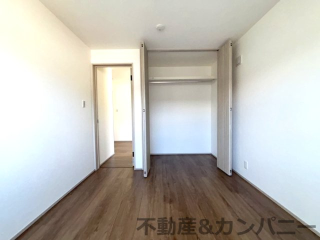 フォレクス保免上A号棟　松山市保免上2丁目の新築戸建の洋室|落ち着いた色調の洋室です