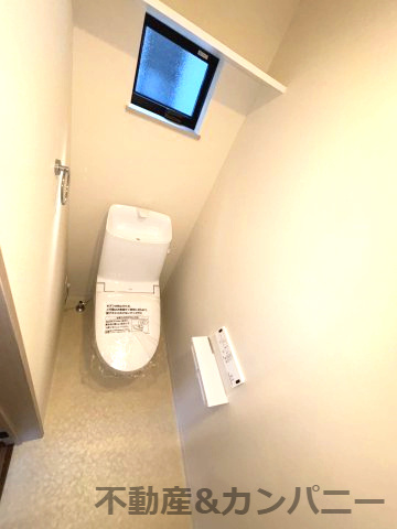 フォレクス保免上A号棟　松山市保免上2丁目の新築戸建のトイレ|清潔感のあるトイレです