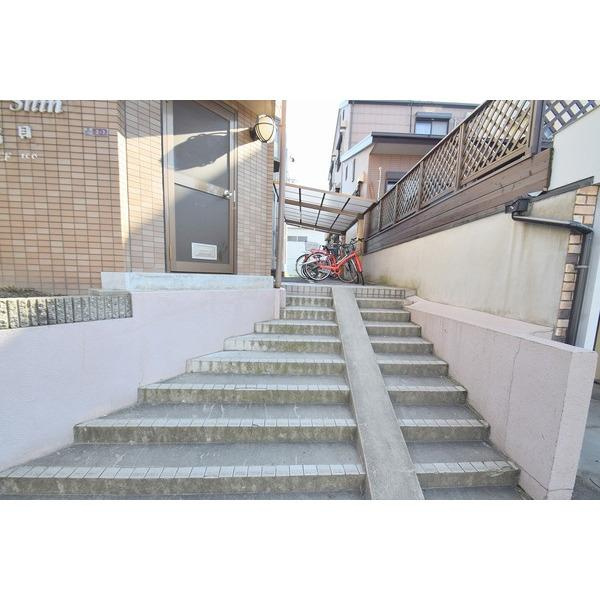 ハイシャイン鶴見のエントランス