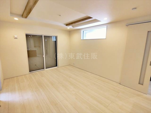 【居間・リビング】 | ふじみ野市大井中央1丁目　全55棟　31号棟 | シャッター付きで安心です
