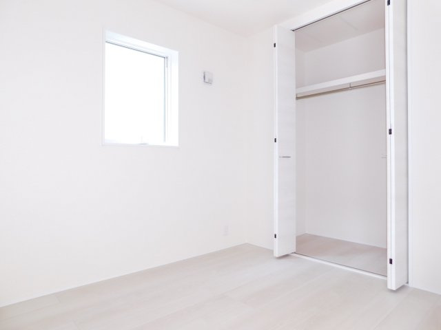 北名古屋市熊之庄六の坪の新築一戸建の洋室|◇１階洋室◇　　明るい洋室３．７５帖　全居室収納完備！