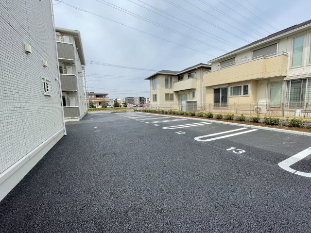 フォレストおおたかⅡの駐車場