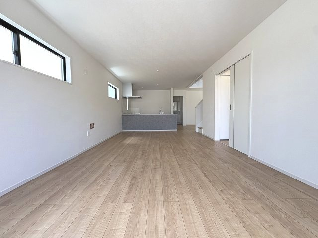 【居間・リビング】 | 糟屋郡志免町桜丘3丁目5期　1号棟（全2棟）【仲介手数料無料・0円】 | 現地写真。
