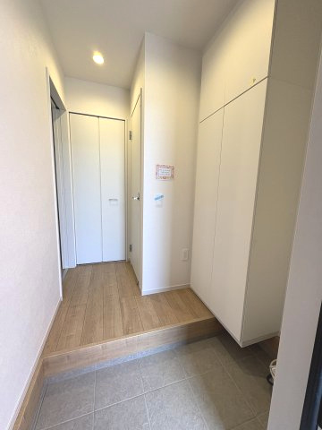 【玄関】 | 糟屋郡志免町桜丘3丁目5期　1号棟（全2棟）【仲介手数料無料・0円】 | 現地写真。