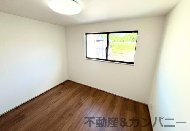 フォレクス保免上B号棟　松山市保免上2丁目の新築戸建の洋室|個人の部屋や寝室として使える洋室です