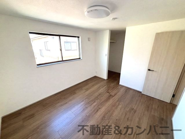 フォレクス保免上B号棟　松山市保免上2丁目の新築戸建の洋室