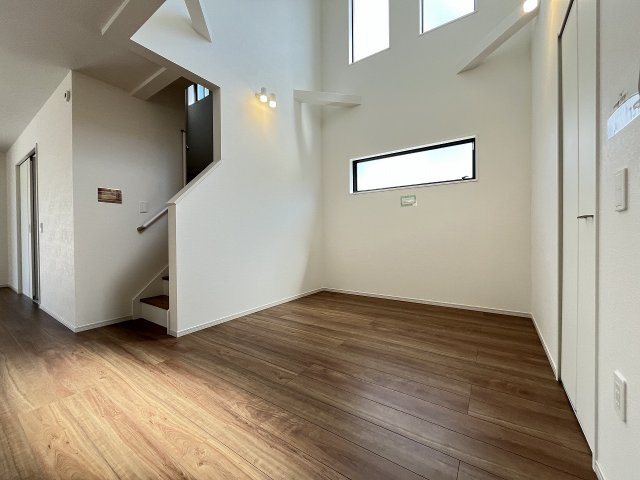 【居間・リビング】 | 糟屋郡志免町桜丘3丁目5期　2号棟（全2棟）【仲介手数料無料・0円】 | 現地写真。