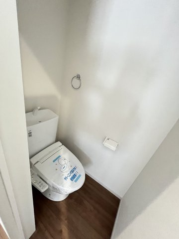 【内装】 | 糟屋郡志免町桜丘3丁目5期　2号棟（全2棟）【仲介手数料無料・0円】 | 現地写真。2階にもトイレです。