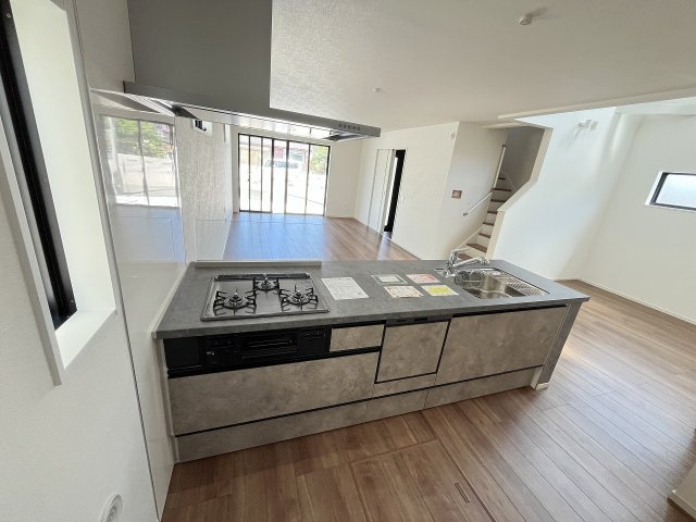 【キッチン】 | 糟屋郡志免町桜丘3丁目5期　2号棟（全2棟）【仲介手数料無料・0円】 | 現地写真。
