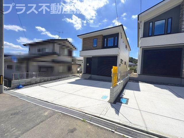 【外観】 | 糟屋郡志免町桜丘3丁目5期　2号棟（全2棟）【仲介手数料無料・0円】 | 現地写真。プラス不動産販売なら、現場の全ての棟をまとめてご見学頂けます。