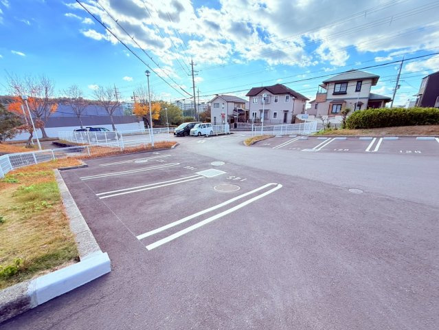新多聞第2住宅116号棟の駐車場