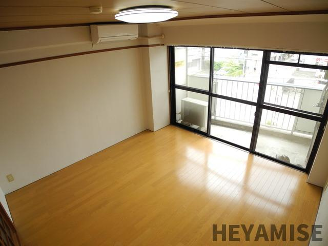 三愛ビル7の居間・リビング|※同間取りの別の階のお部屋の写真です※