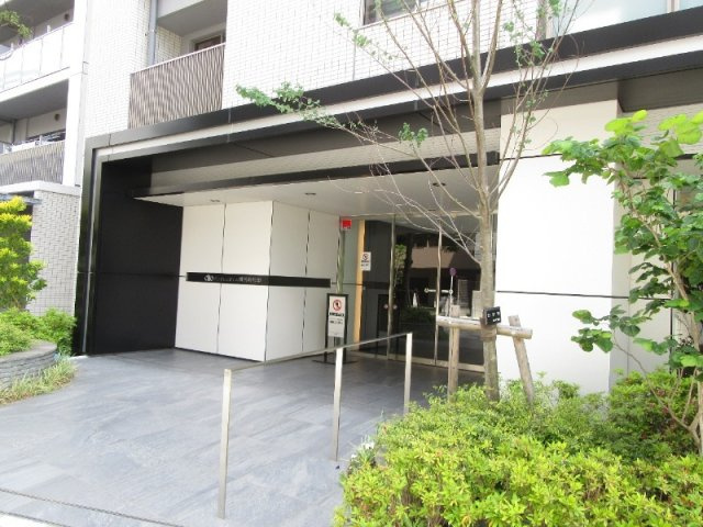 横浜市磯子区新杉田町の賃貸マンションのエントランス