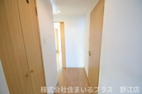 チャコーレ岡本の玄関