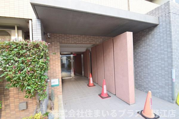 チャコーレ岡本のエントランス