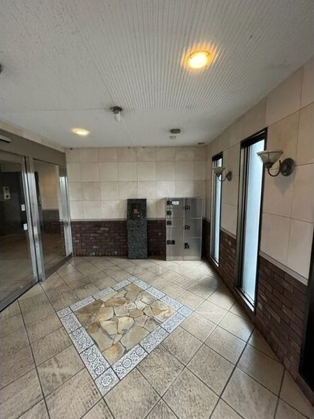 フォーサイト南鶉のエントランス