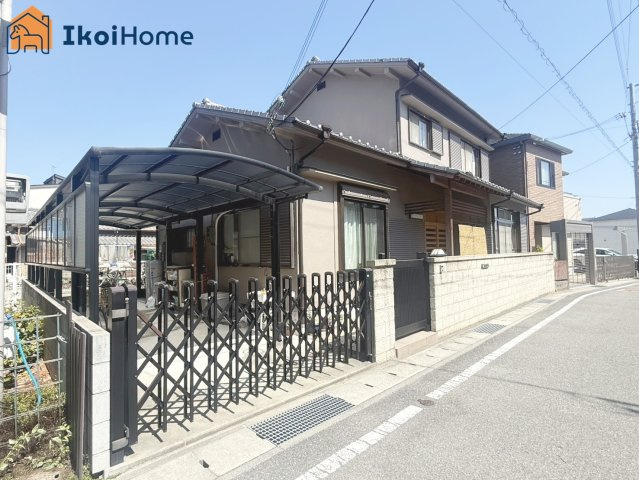 明石市沢野南町2丁目　中古戸建のエントランス|●資料・カタログのご請求無料●沢池小学校徒歩12分、野々池中学校徒歩13分。レアな沢池小校区のお家！