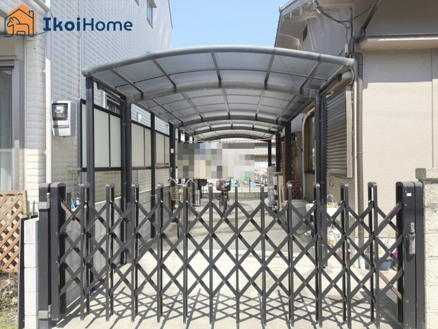 明石市沢野南町2丁目　中古戸建の駐車場|●年中無休：当日予約可●お車縦列で2台駐車可！カーポート＆ゲート付♪平坦地につき入出庫も楽々安心♪