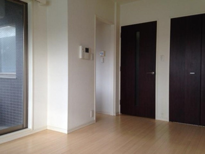 【居間・リビング】 | スパシエ新中野カステール | 7.3帖のきれいな洋室。