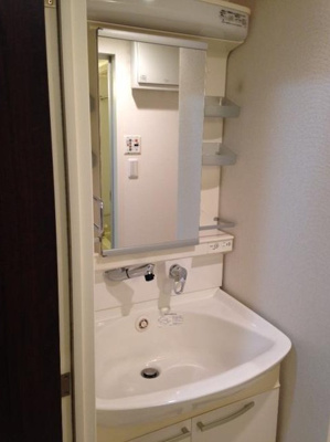 【独立洗面台】 | スパシエ新中野カステール | 嬉しい独立洗面台付き。