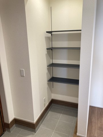 ブルーミングガーデン前橋市上佐鳥町　1号棟（平屋）の玄関|可動棚付きのシューズインクローク標準装備！