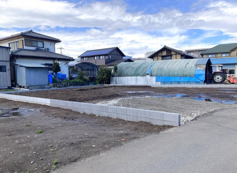 ブルーミングガーデン前橋市上佐鳥町　1号棟（平屋）の前面道路含む現地写真|前面道路も広々していて開放的な立地です。