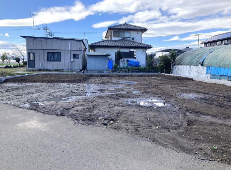 ブルーミングガーデン前橋市上佐鳥町　1号棟（平屋）の前面道路含む現地写真|土地面積271.55㎡で広々しています。