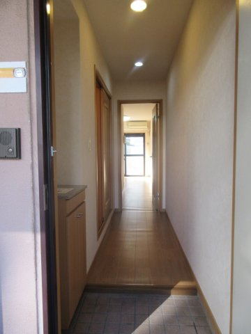 青木ビルの玄関|※別号室反転タイプ