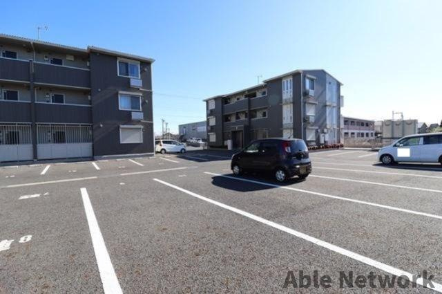 ヒル ヴァレイBの駐車場