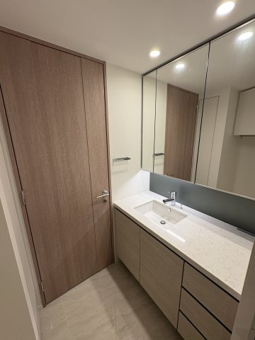 SKY DUO PARK VILLAGE T棟  35階の独立洗面台